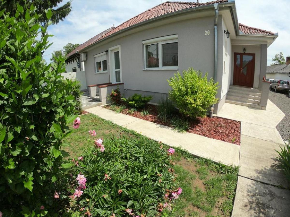 Pandora Pool Apartman Hajdúszoboszló Exterior foto